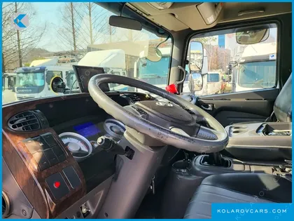 HYUNDAI MEGA TRUCK GOLD