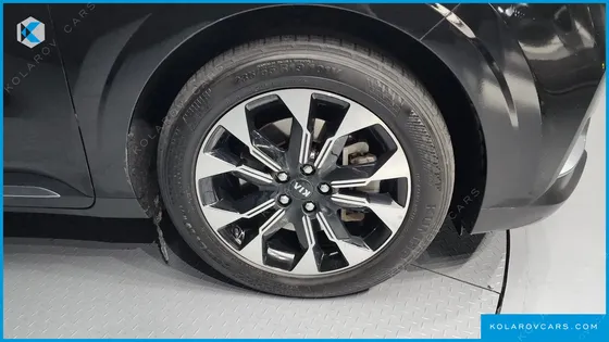 KIA CARNIVAL 7-SEATER SIGNATURE