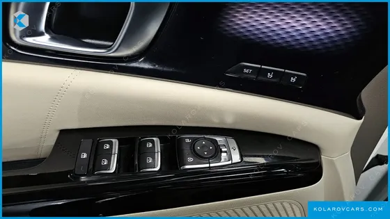 KIA CARNIVAL GASOLINE 7-SEATER HI-LIMOUSINE