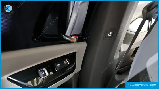 KIA CARNIVAL GASOLINE 7-SEATER HI-LIMOUSINE