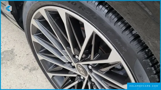 HYUNDAI GRANDEUR 2,5 GASOLINE 2WD