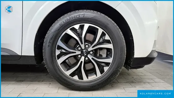 KIA CARNIVAL 9-SEATER PRESTIGE