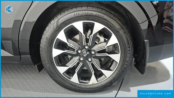 KIA CARNIVAL 9-SEATER SIGNATURE