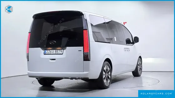 HYUNDAI STARIA 4WD LOUNGE 7-SEATER