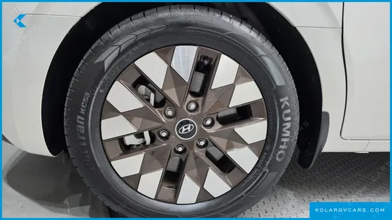 HYUNDAI STARIA 4WD LOUNGE 7-SEATER