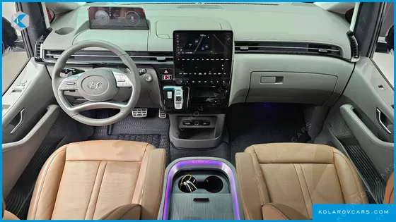 HYUNDAI STARIA 4WD LOUNGE 7-SEATER