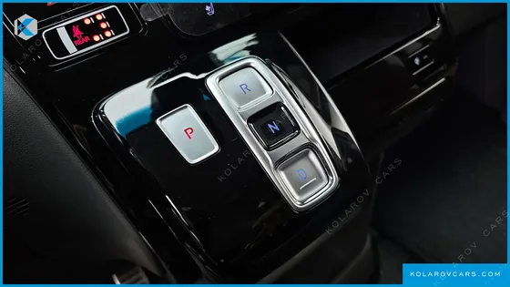 HYUNDAI STARIA 4WD LOUNGE 7-SEATER