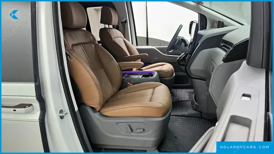 HYUNDAI STARIA 4WD LOUNGE 7-SEATER