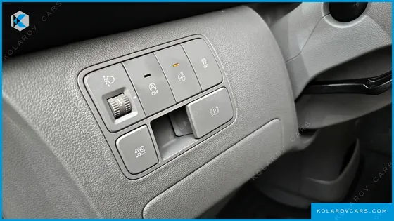 HYUNDAI STARIA 4WD LOUNGE 7-SEATER