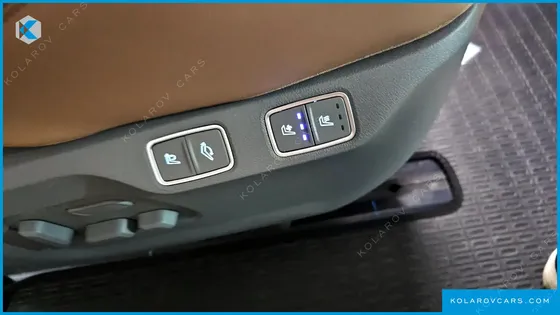 HYUNDAI STARIA 4WD LOUNGE 7-SEATER