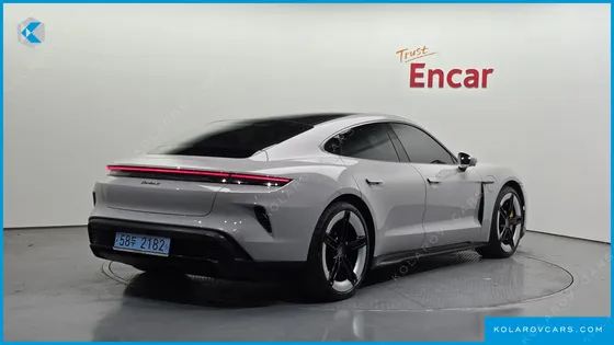 PORSCHE TAYCAN TURBO S