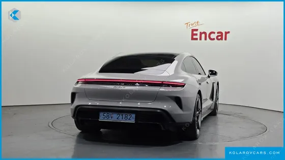 PORSCHE TAYCAN TURBO S
