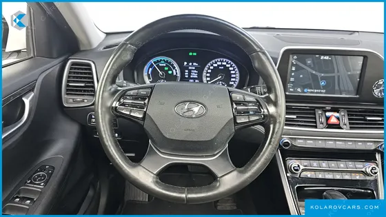 HYUNDAI GRANDEUR PREMIUM