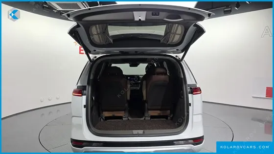 KIA CARNIVAL 9-SEATER HI-LIMOUSINE