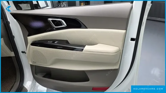 KIA CARNIVAL 9-SEATER HI-LIMOUSINE