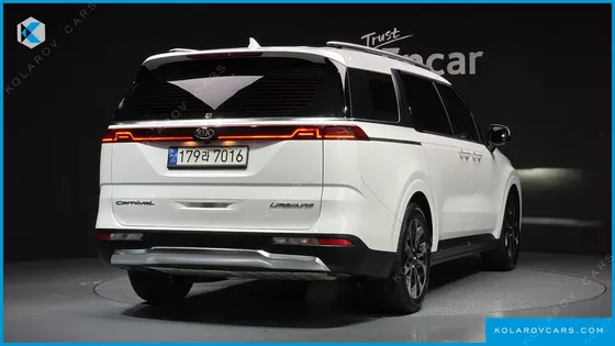 KIA CARNIVAL GASOLINE 7-SEATER SIGNATURE