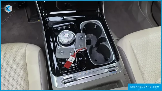 KIA CARNIVAL GASOLINE 7-SEATER SIGNATURE