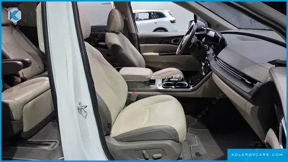 KIA CARNIVAL GASOLINE 7-SEATER SIGNATURE