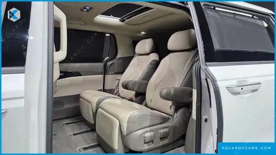 KIA CARNIVAL GASOLINE 7-SEATER SIGNATURE