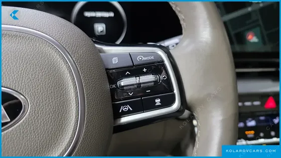 KIA CARNIVAL GASOLINE 7-SEATER SIGNATURE