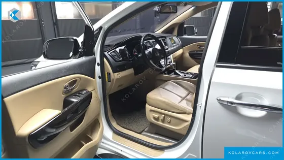 KIA CARNIVAL 7-SEATER LIMOUSINE