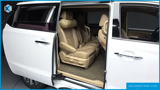 KIA CARNIVAL 7-SEATER LIMOUSINE