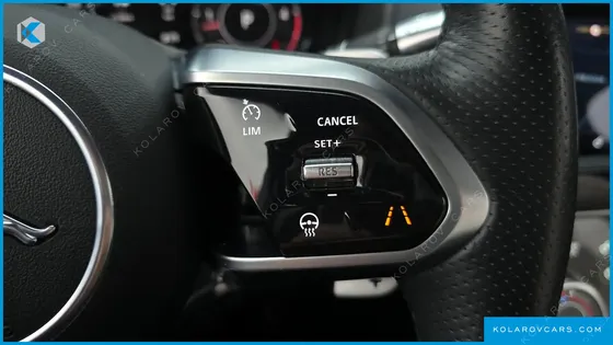 JAGUAR XE D180 R-DYNAMIC S