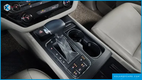 KIA CARNIVAL 9-SEATER LUXURY