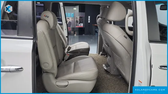 KIA CARNIVAL 9-SEATER LUXURY