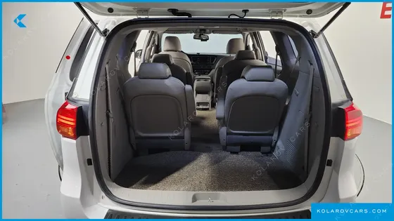 KIA CARNIVAL 9-SEATER LUXURY