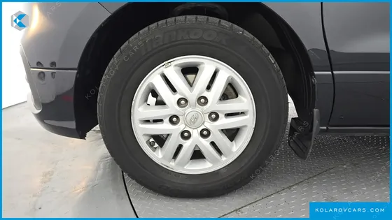 HYUNDAI STAREX VAN 5-SEATER