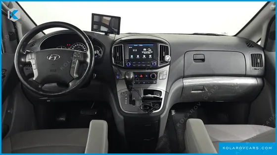 HYUNDAI STAREX VAN 5-SEATER