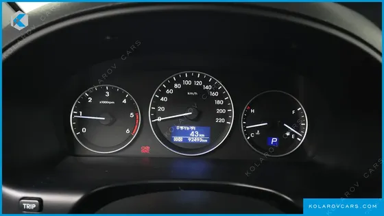 HYUNDAI STAREX VAN 5-SEATER