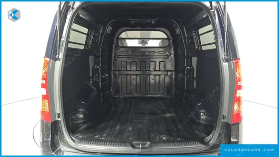 HYUNDAI STAREX VAN 5-SEATER