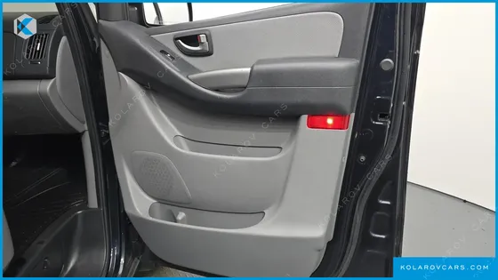 HYUNDAI STAREX VAN 5-SEATER