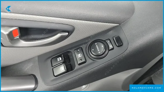 HYUNDAI STAREX VAN 5-SEATER