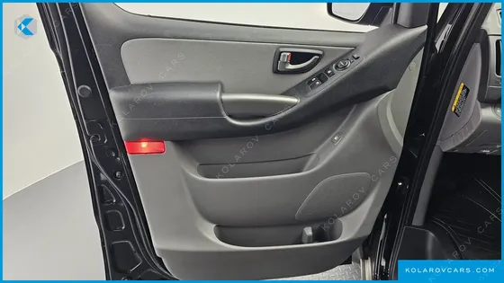 HYUNDAI STAREX 4WD URBAN 9-SEATER