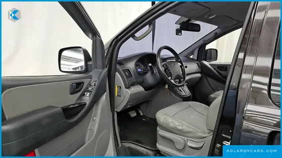 HYUNDAI STAREX 4WD URBAN 9-SEATER