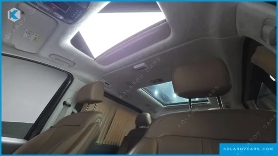 HYUNDAI STARIA LOUNGE 9-SEATER