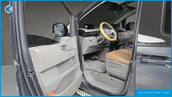 HYUNDAI STARIA LOUNGE 9-SEATER