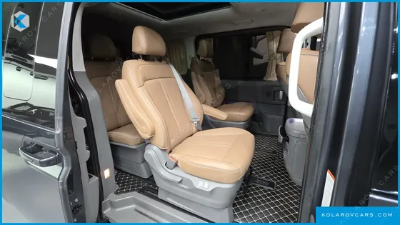 HYUNDAI STARIA LOUNGE 9-SEATER