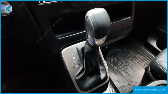 HYUNDAI STARIA L3.5 CARGO 5-SEATER