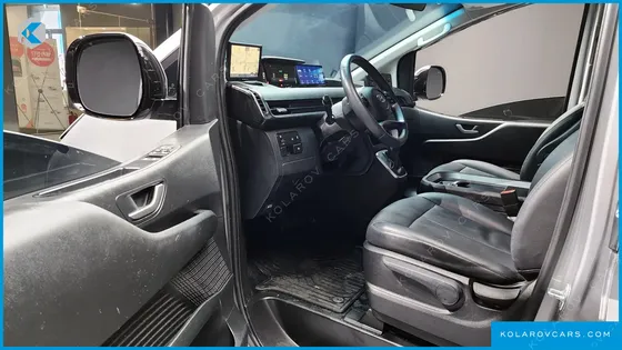 HYUNDAI STARIA L3.5 CARGO 5-SEATER