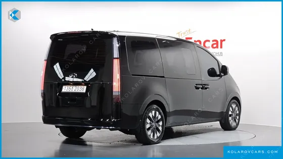 HYUNDAI STARIA LOUNGE 9-SEATER
