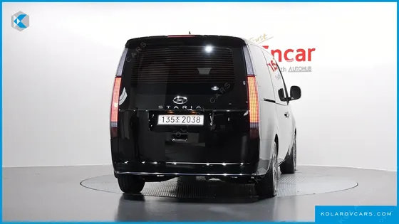 HYUNDAI STARIA LOUNGE 9-SEATER