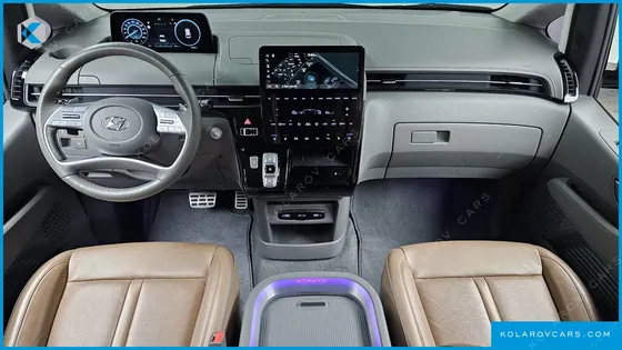 HYUNDAI STARIA LOUNGE 9-SEATER