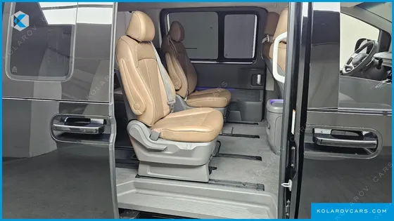 HYUNDAI STARIA LOUNGE 9-SEATER