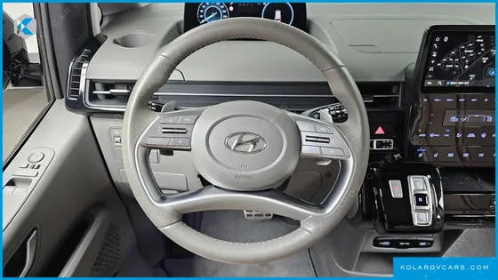 HYUNDAI STARIA LOUNGE 9-SEATER