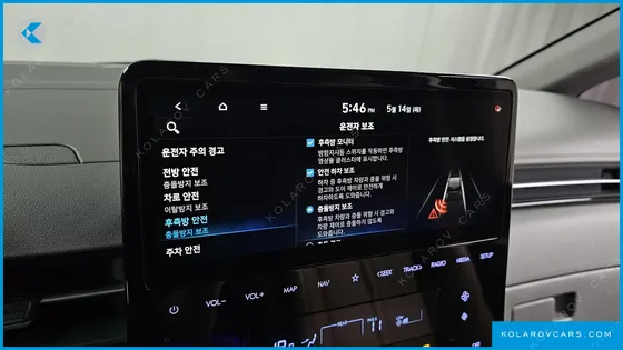 HYUNDAI STARIA LOUNGE 9-SEATER