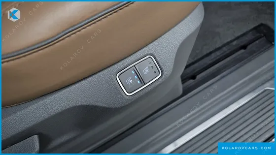 HYUNDAI STARIA LOUNGE 9-SEATER